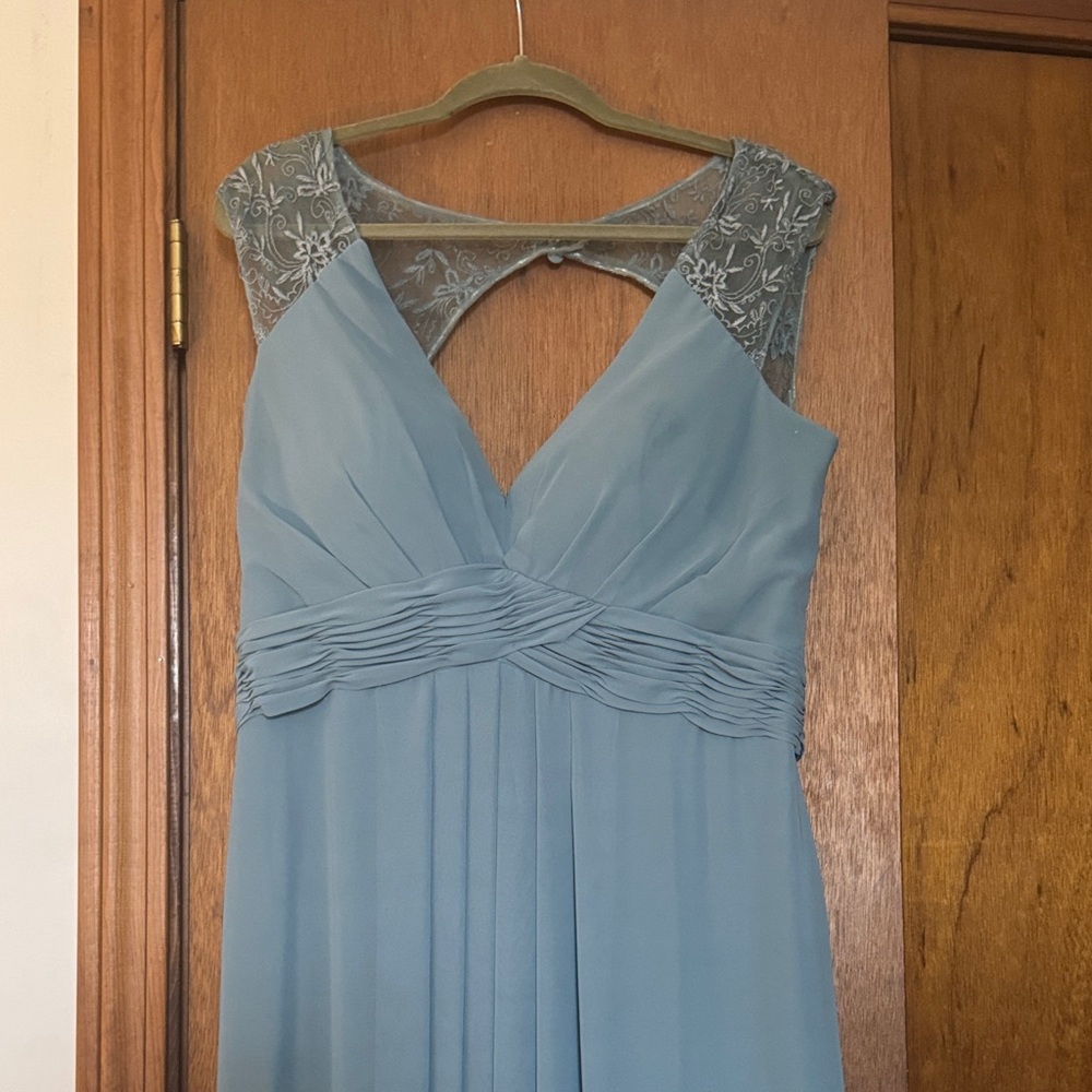 Chic Backless Blue Dress with Lace Detail